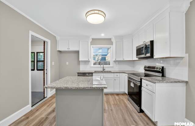 Charming 2BR House in Charlotte