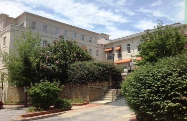 Downtown Greenville, 1BD/2BA