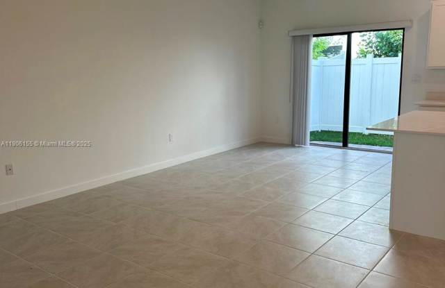 814 Southwest 11th Way