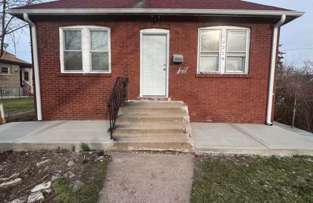 Newly Renovated 5-bed 2-bath - In Washington Height - 10219 South Aberdeen Street, Chicago, IL 60643