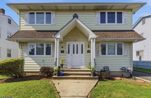23 Renaissance Dr