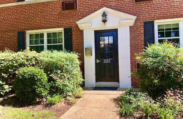 Photo of 223 N GEORGE MASON Drive unit: 223-3