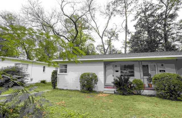 Photo of 2 Bedroom / 1 Full Bath - Newly Reno