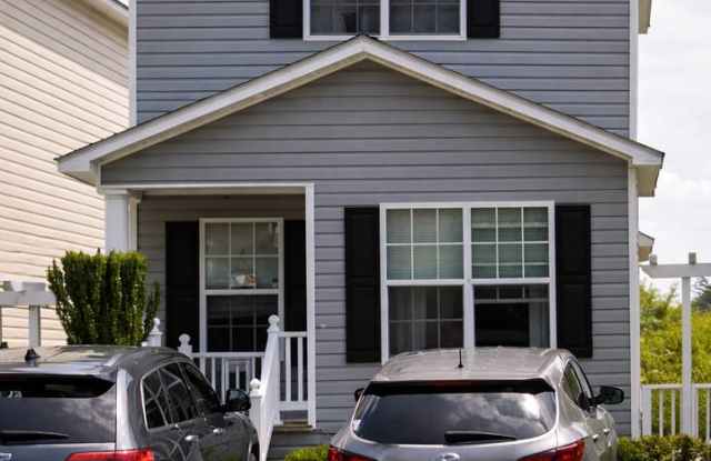 3 BR 3.5 bath Garden home in walking distance to Troy University