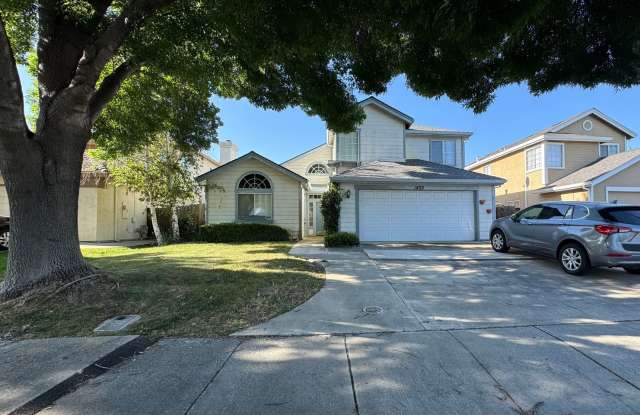 Beautiful home 4Bedrooms and 3Baths.