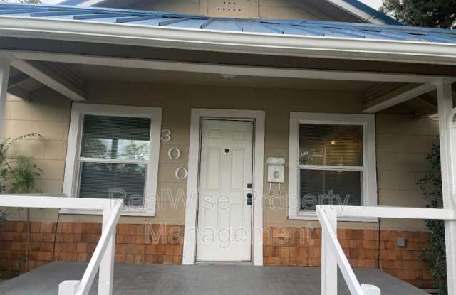300 Edwards St