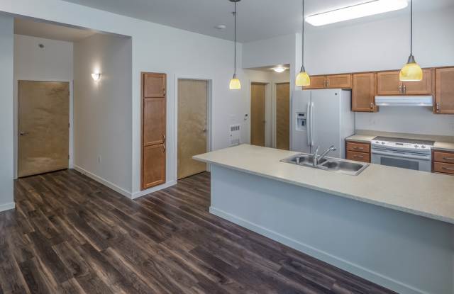 7900 Creekside Center Drive