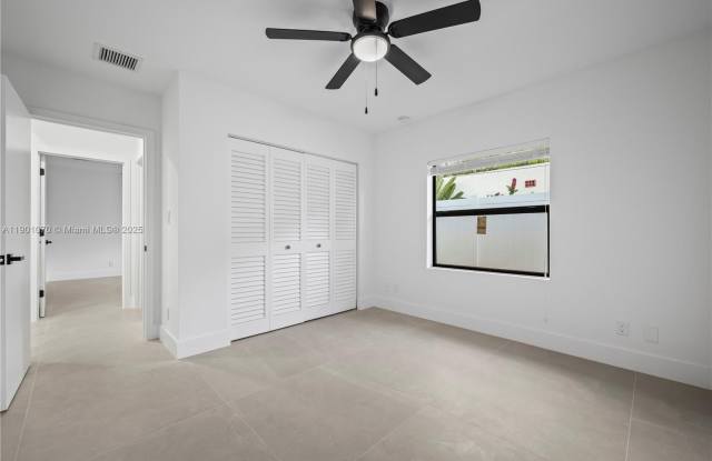 Photo of 1041 W Lakewood Rd