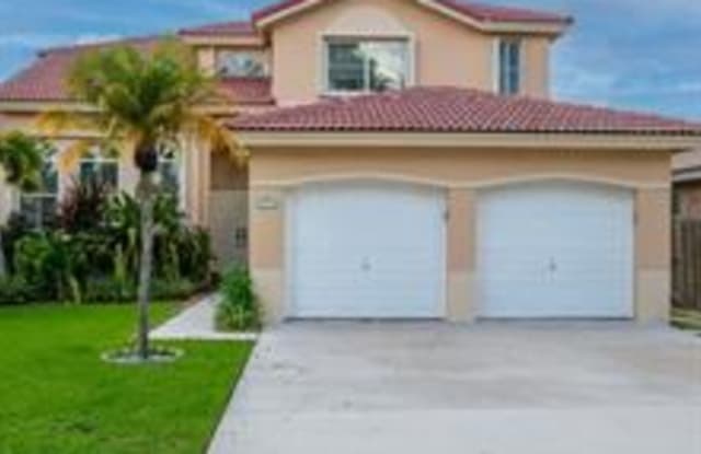 341 W Royal Cove Cir - 341 West Royal Cove Circle, Davie, FL 33325