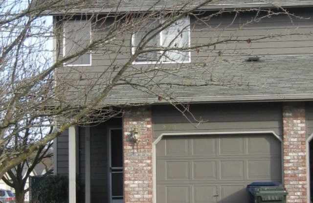 (SAM 4) 2793 S Cloverleaf Loop - 3 bdrm / 1.5 Bath Duplex