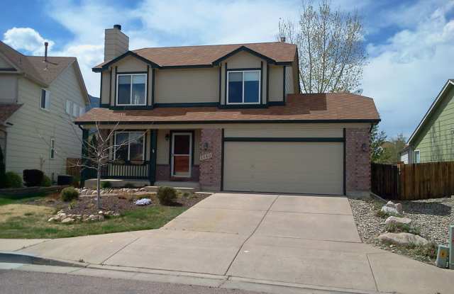 Exceptional 4-Bedroom Home with Cozy Fireplace and Central Air: Near Fort Carson!! photos photos