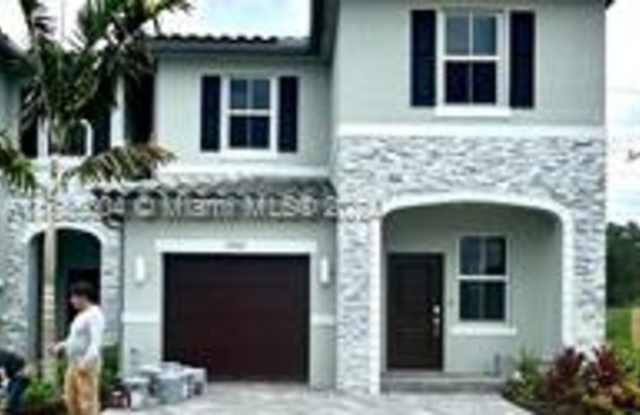 11961 Northwest 47th Manor