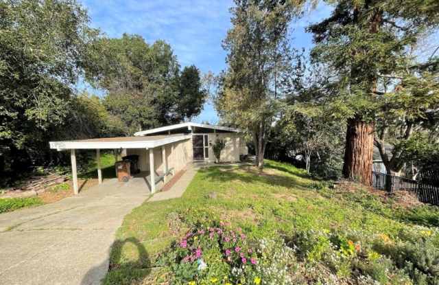 Martinez! 3 bedroom 1 bath Single family home!