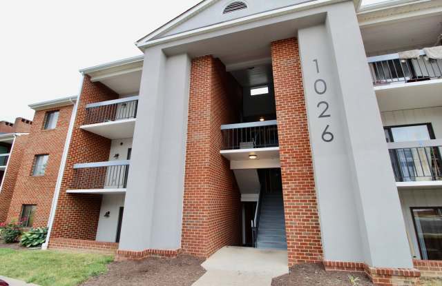 Remodeled 2 bedroom 2 bath condo on the top floor with vaulted ceilings - 1026-12 Blue Ridge Dr. photos photos