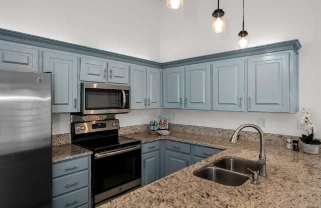 3377 Crystal Ct E Apt E