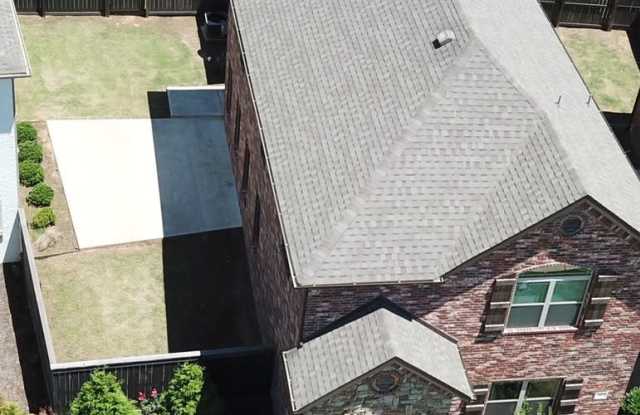 Stunning Fully Furnished Home in the Heart of Fayetteville!