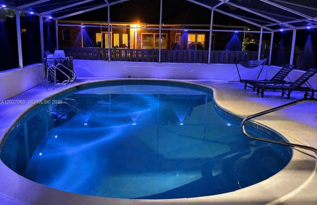 962 COUNTRY CLUB AVE