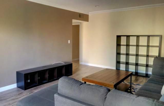 Beautifully updated house in Burbank Blvd is now available for rent