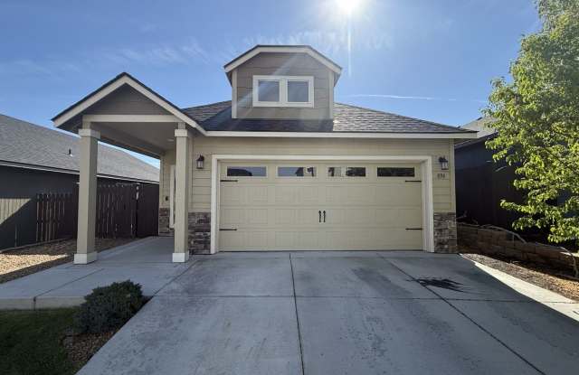 CHECK OUT THIS BEAUTIFUL HOME IN MAPLE MEADOWS!!