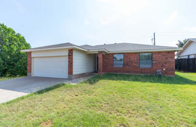 3 bed, 2 bath, 2 car garage!  Ready to rent!