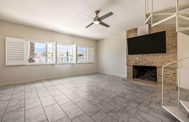 415 E Avenida Granada