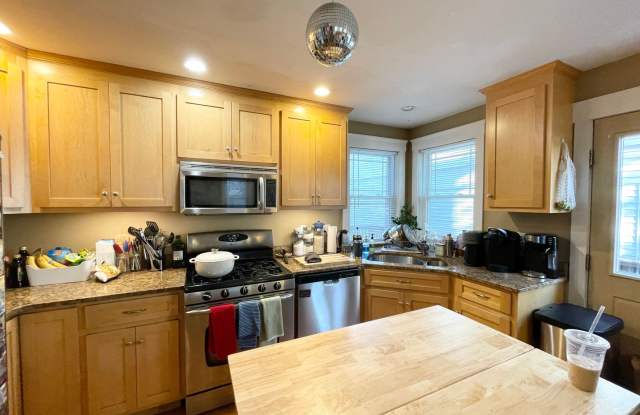 Mission Hill 4 Bed – 3.5 Bath – Central Air – Garage Parking – No Fee – 9/1