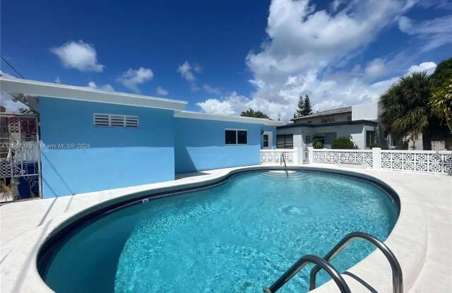 2120 Biarritz Dr
