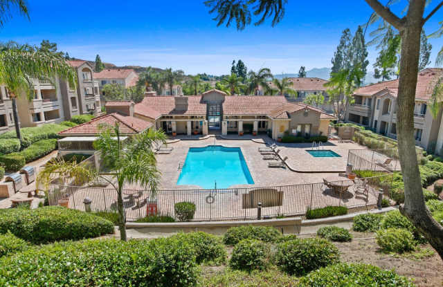 1BR Condo with Private Balcony, Central A/C & Community Amenities in Corona