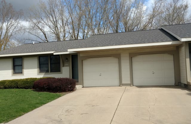 2701 Woodmeadow Dr SE - 2701 Woodmeadow Drive Southeast, Grand Rapids, MI 49546