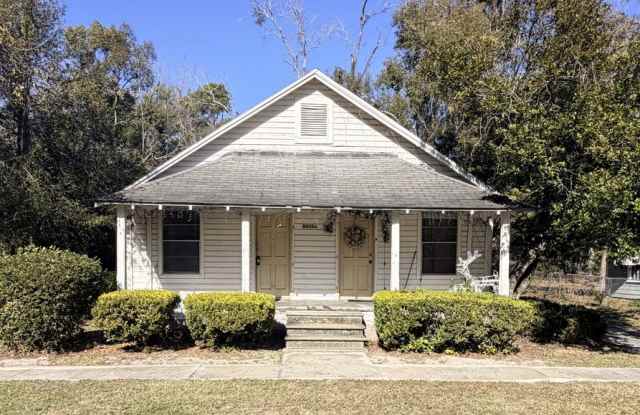 Photo of 1BD/1B River Street Duplex