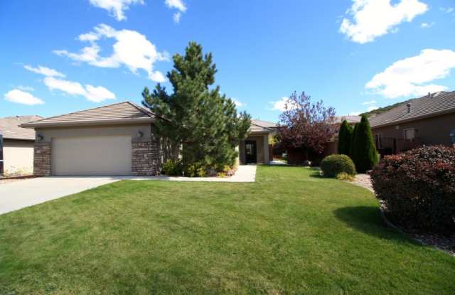 3 Bedroom 2 bath Single Level - Single Family Home