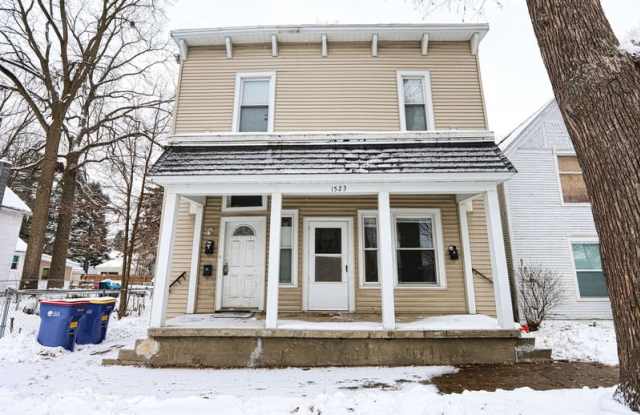 Photo of 1523 Broadway Avenue Northwest - 1