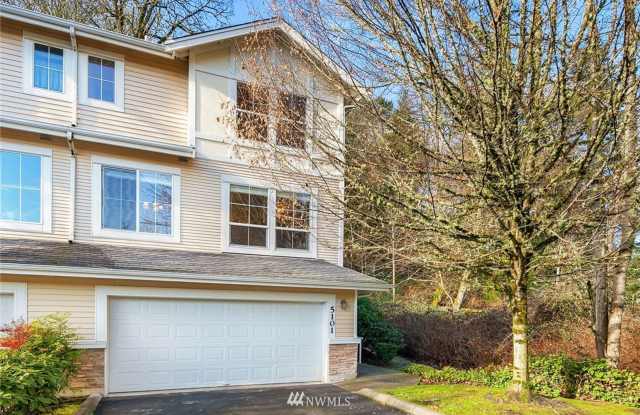3Bd/2.5Ba Bellevue Townhouse