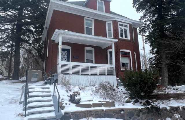 316 N 15th Ave E