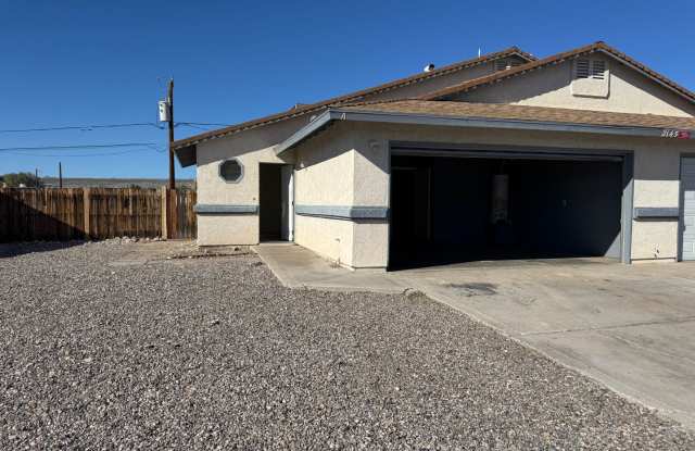 Photo of 3BR Duplex with gated yard and Garage