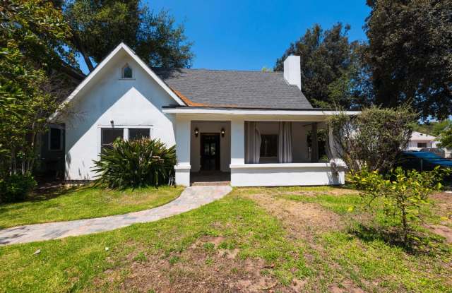 RARE English Country Home Available in the heart of Pasadena!!! Price Reduced!