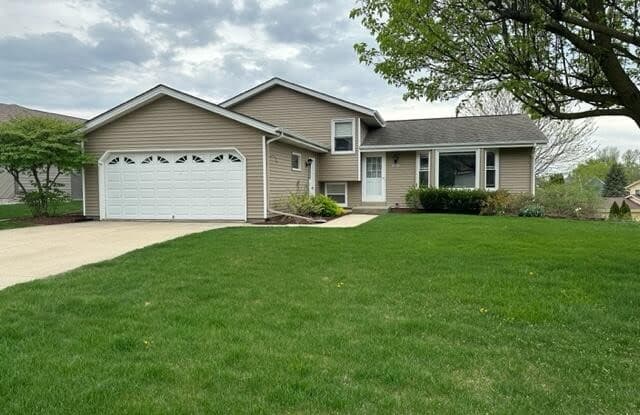 16265 W Heatherly Dr - 16265 West Heatherly Drive, New Berlin, WI 53151