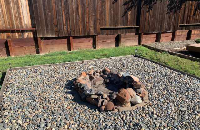 3 bedroom 2 bath home with HUGE yard in Orangevale