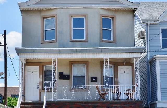 135 LORD AVE