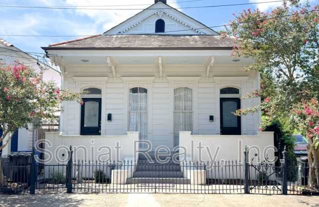 2224A Royal Street