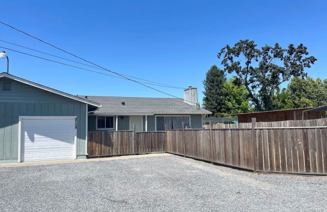 8709 Windsor Rd - 8709 Windsor Road, Windsor, CA 95492