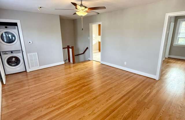 Photo of Huge 1 Bedroom Apartment, in the Near west End with an extra den space!