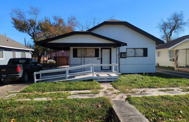 ** Move-In Special: $200 off 1st Mo. ** 2030 15th Street, Port Arthur, TX 77640
