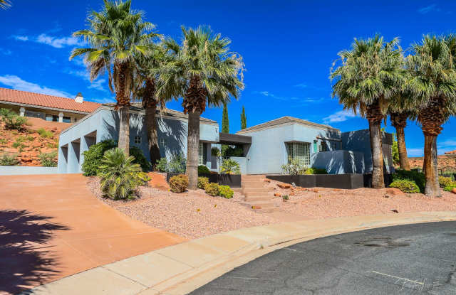 Photo of 3 bed, 3.5 bath, 3 car garage on a golf course