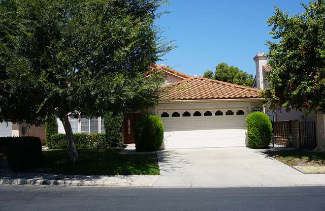 Beautiful 3 Bedroom 2 Bathroom Newbury Park Home! Ready for Move In!