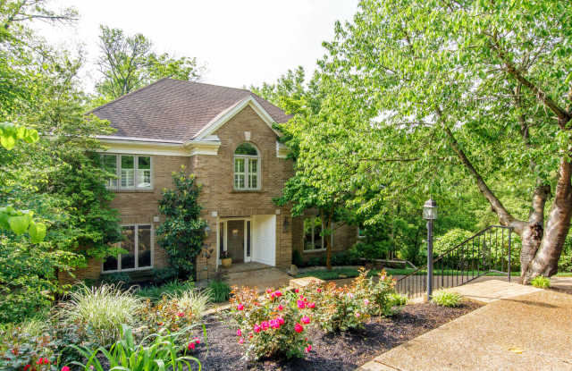 Awesome home in Locust Hill - 2000 Long Knife Court, Indian Hills, KY 40207