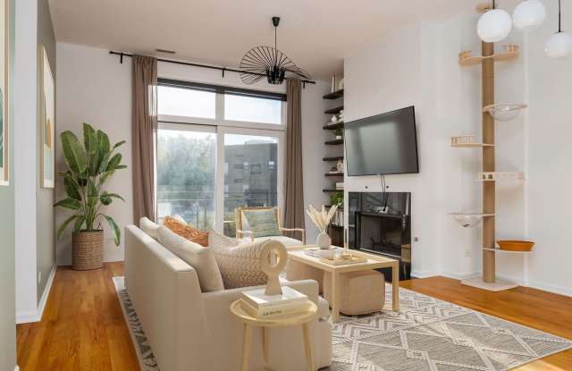 2089 W Wabansia Avenue