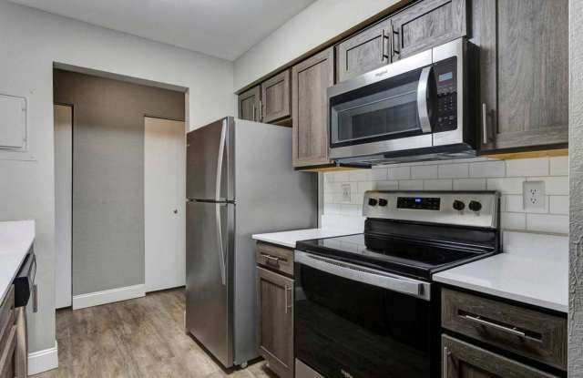 Glen Oaks East Apartment