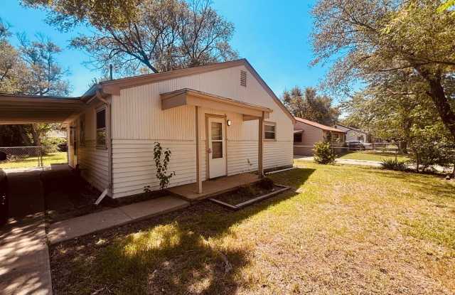 **Welcome home to this charming **3-bedroom, 1-bathroom ranch-style home** offering comfortable one-level living in a convenient location!