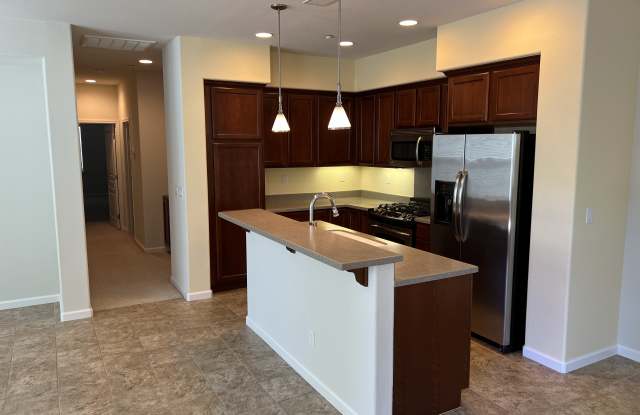 207 West La Flor Lane